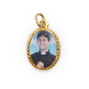 MD103287P10 - Medalha de Alumínio Oval Grande Dourada c/ 10un.Venerável Guido Schäffer - 2x1,3cm