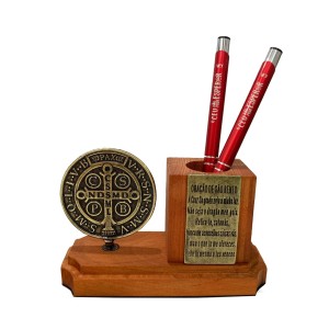 PT2010500 - Porta Canetas São Bento c/ Medalha e Oração Madeira - 8x14cm