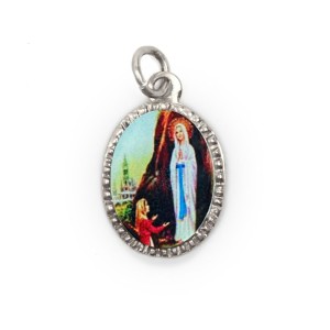 MD103666P10 - Medalha de Alumínio Oval Prata c/ 10un. N. Sra. De Lourdes - 2x1,3cm
