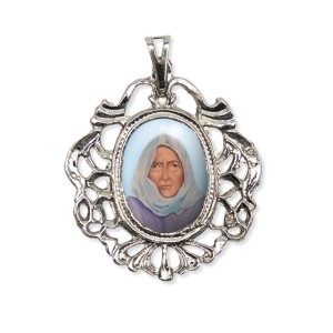 MD129045 - Medalha Nhá Chica Camafeu Níquel - 5x4,2cm